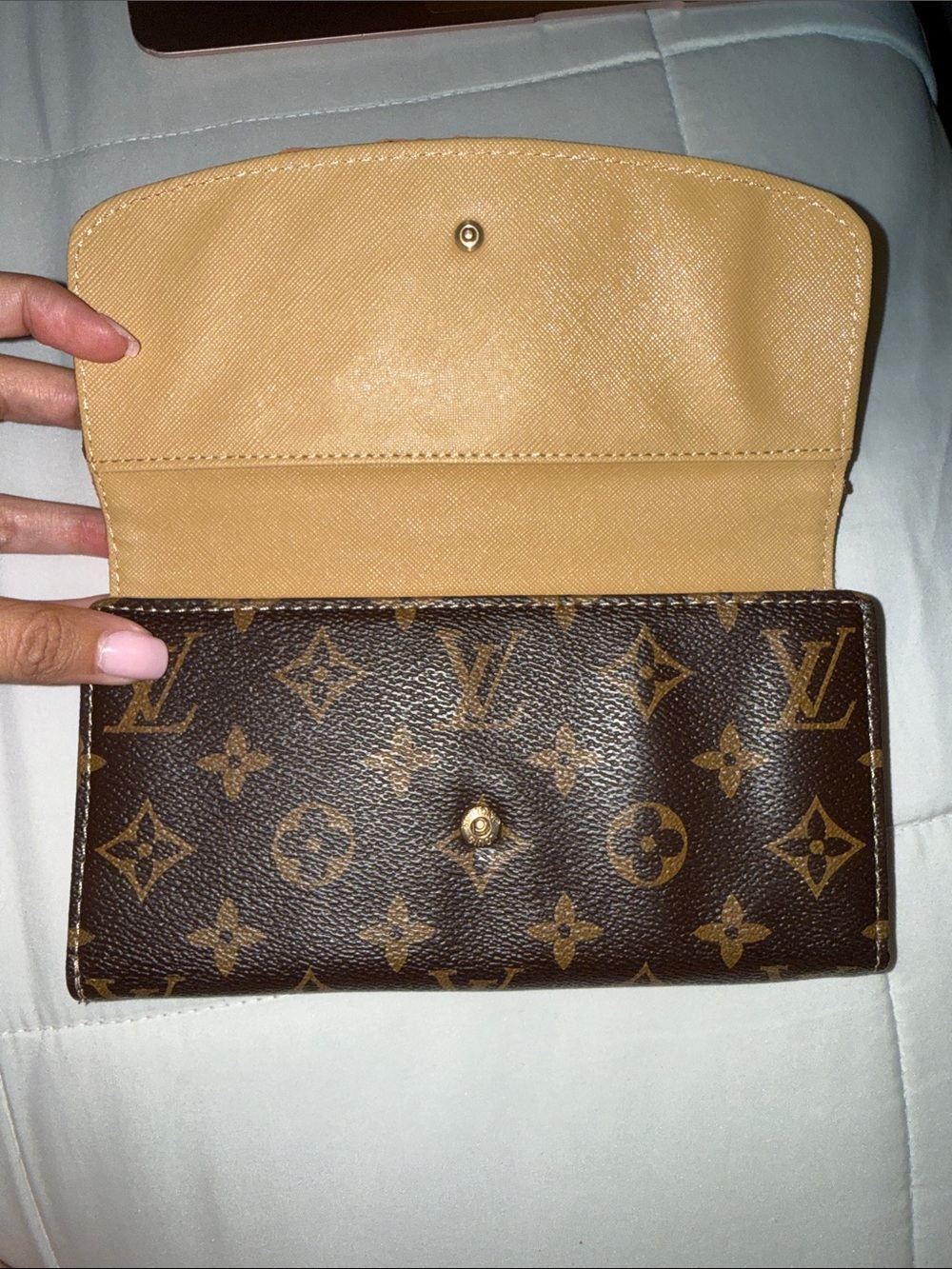 Women’s Wallet - Picture 2 of 4